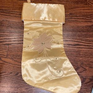 Gold stocking & green stocking flower pattern  🎄